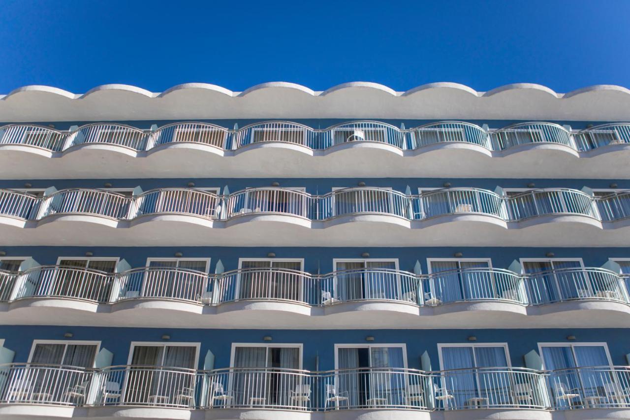 Hotel Augustus Кембрилс Екстериор снимка