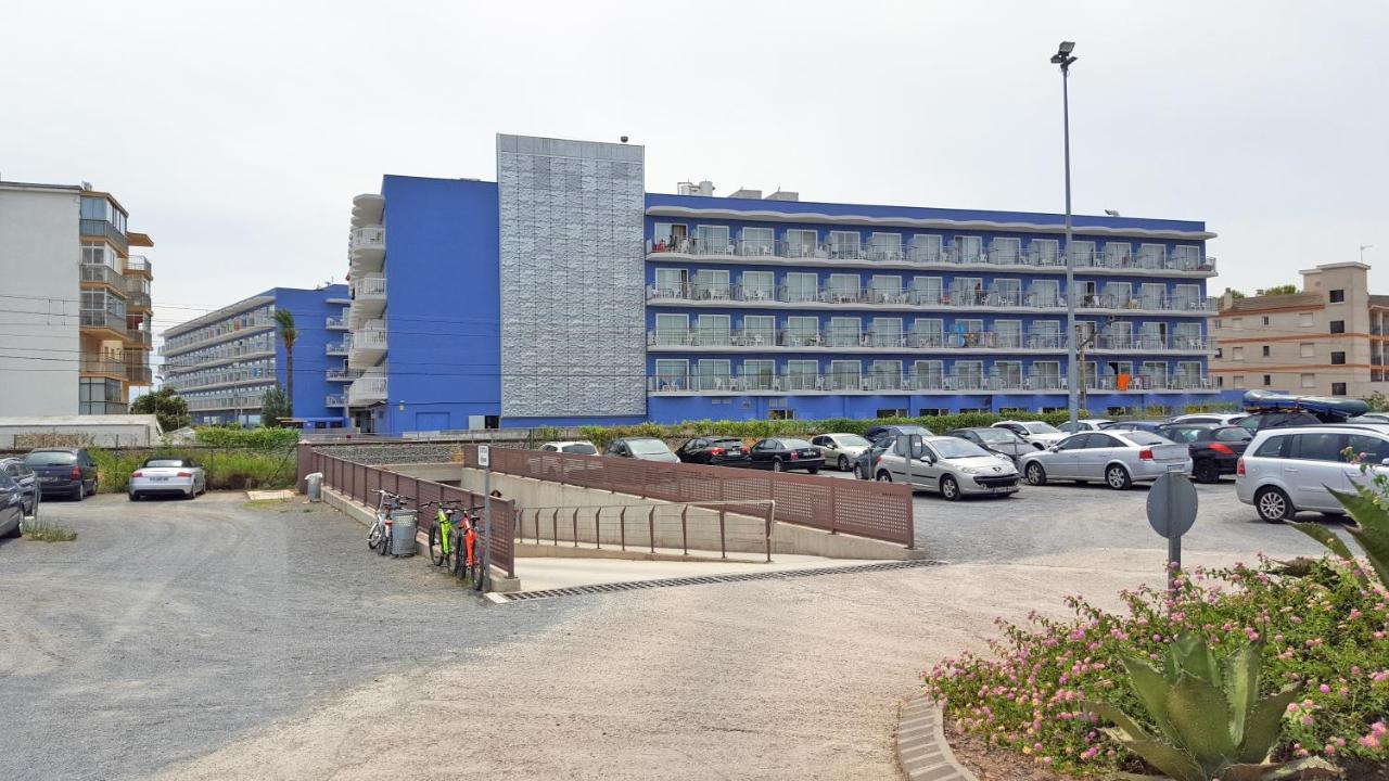 Hotel Augustus Кембрилс Екстериор снимка