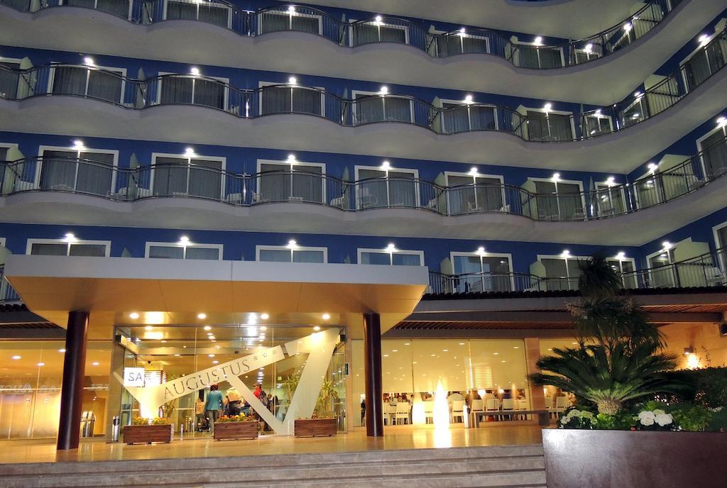 Hotel Augustus Кембрилс Екстериор снимка
