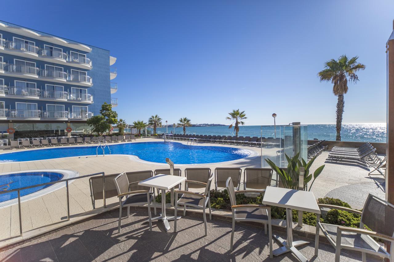 Hotel Augustus Кембрилс Екстериор снимка