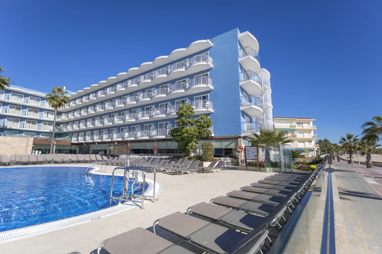 Hotel Augustus Кембрилс Екстериор снимка