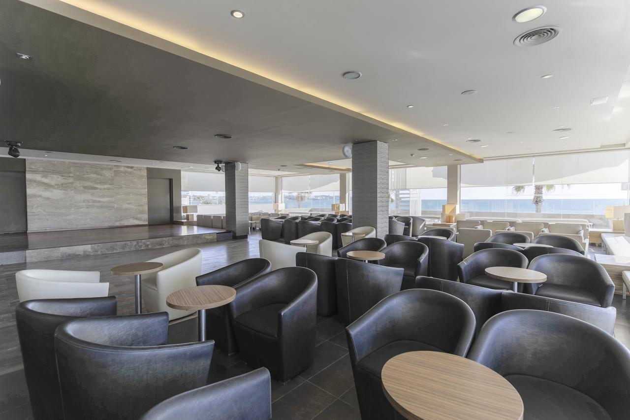 Hotel Augustus Кембрилс Екстериор снимка